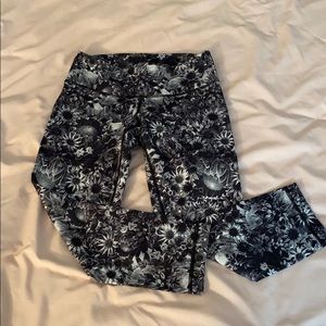 Amazing condition cropped leggings!